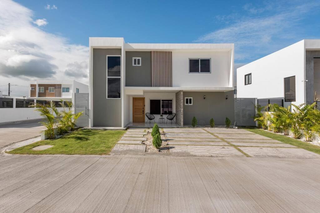 Villa Eco-friendly Tropical 3br 2b With Private Pool & Grill