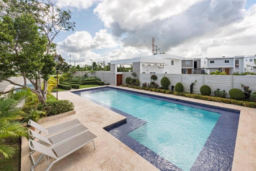 Eco-friendly Tropical 3br 2b With Private Pool & Grill Villa