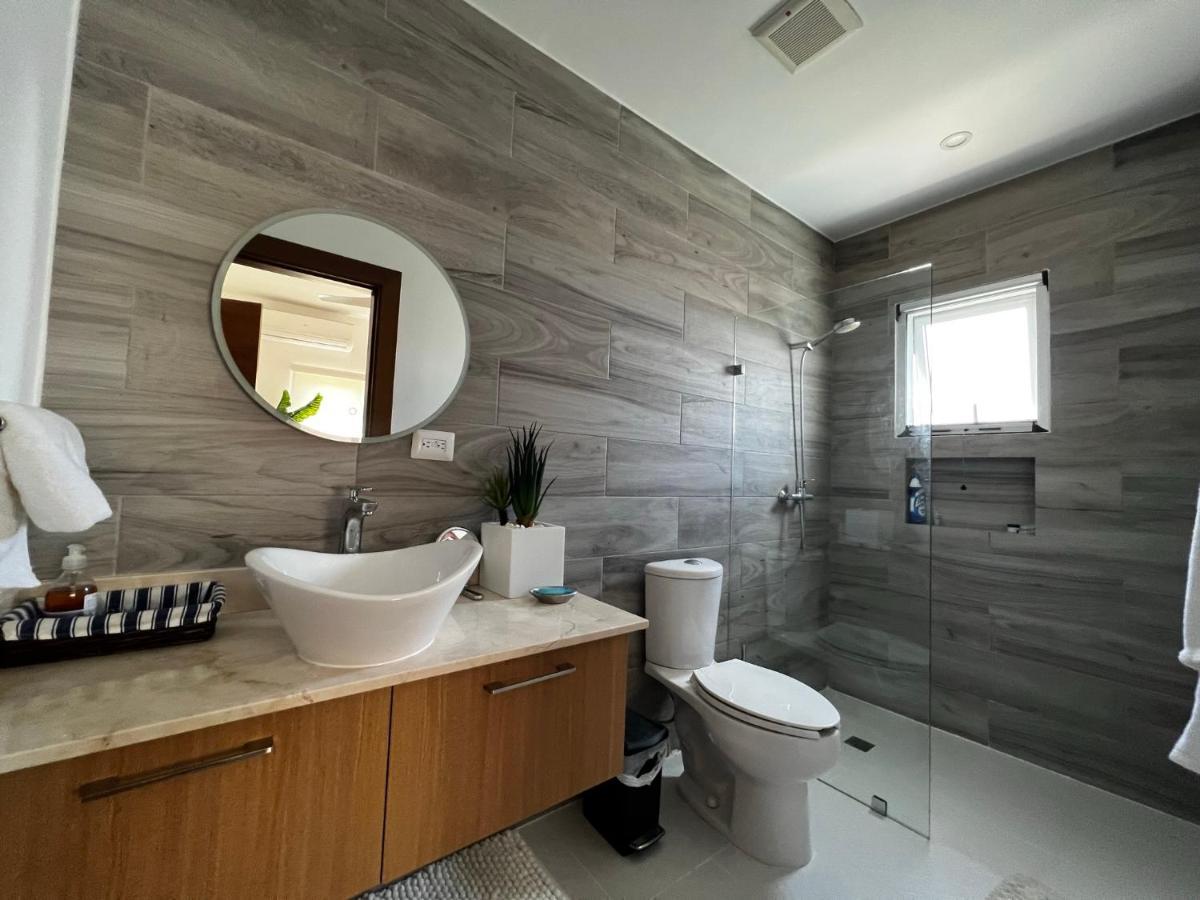 Stylish Luxury San Juan Lakes In Gated Community In Downtown With Private Pool