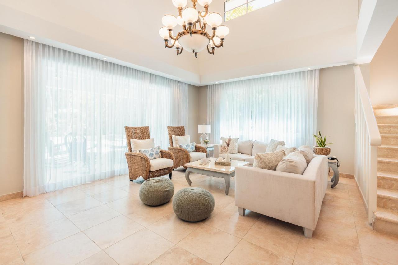 Enjoy Modern Pet And Family Friendly B6