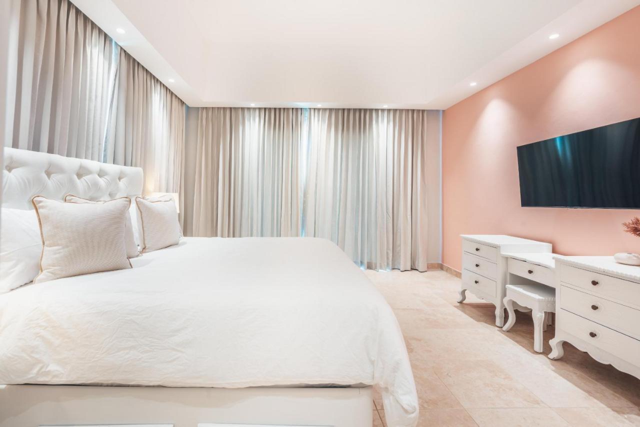 Enjoy Modern Pet And Family Friendly B6
