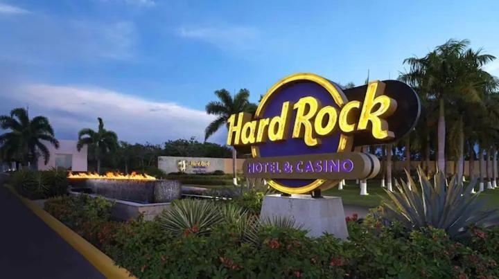 Penthouse In Hard Rock Area Beach, Casino & Pool