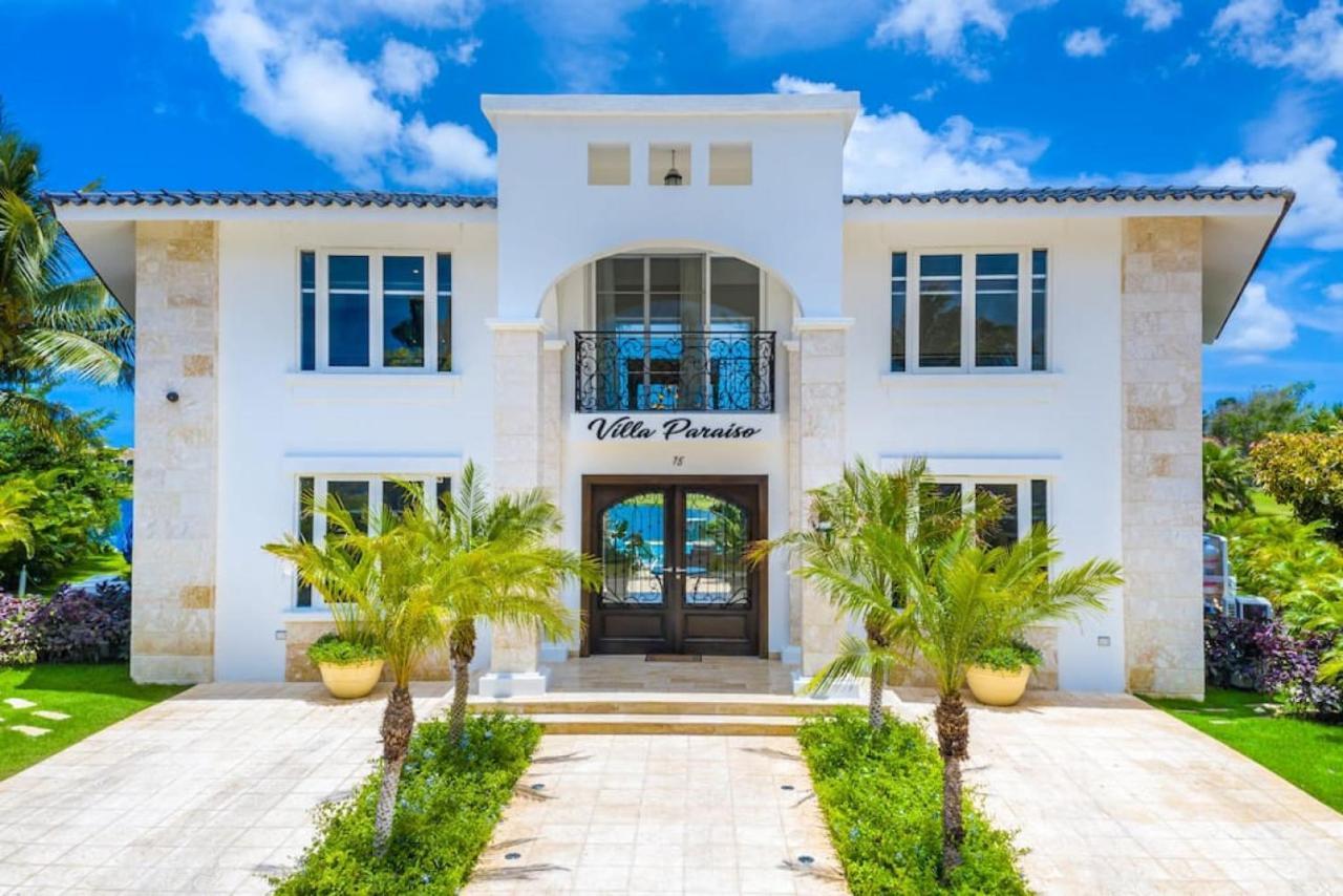 Villa Paraiso Front With Chef And Maids *