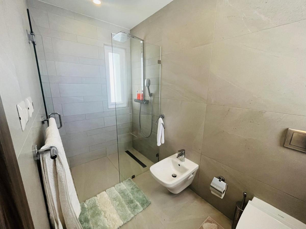Beauty From Steps To The F42 Apartamento
