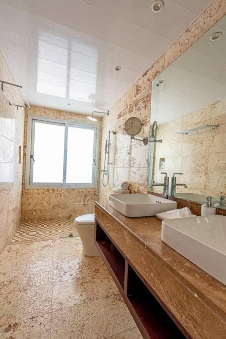 Great 3 Bed 2 Bath W/jacuzzi K102 *