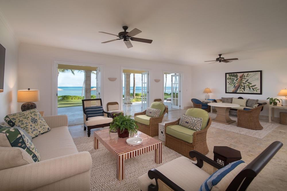 Villa Tortuga Bay, *