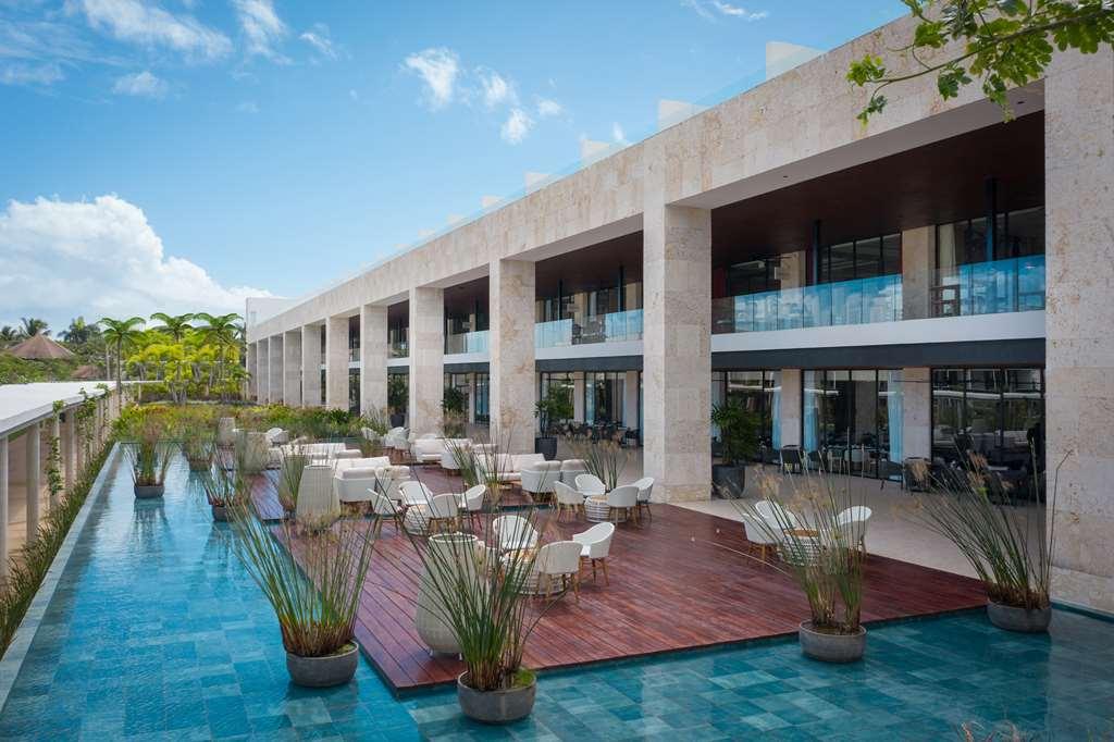 Live Aqua Hotel