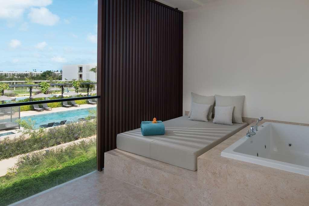 Live Aqua Hotel *