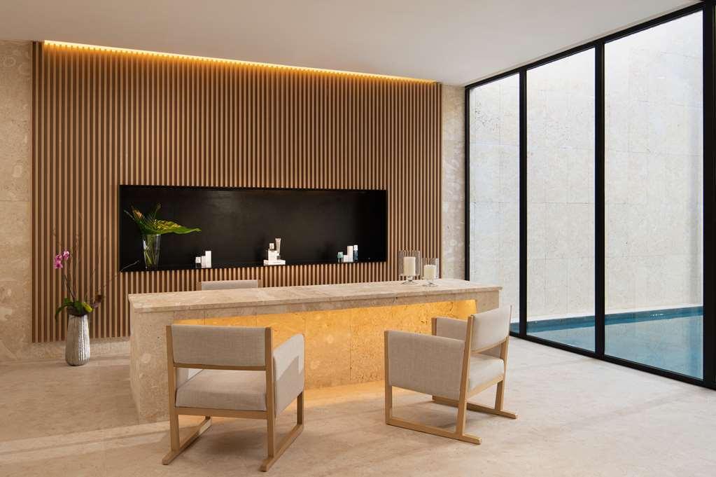 Live Aqua Hotel *