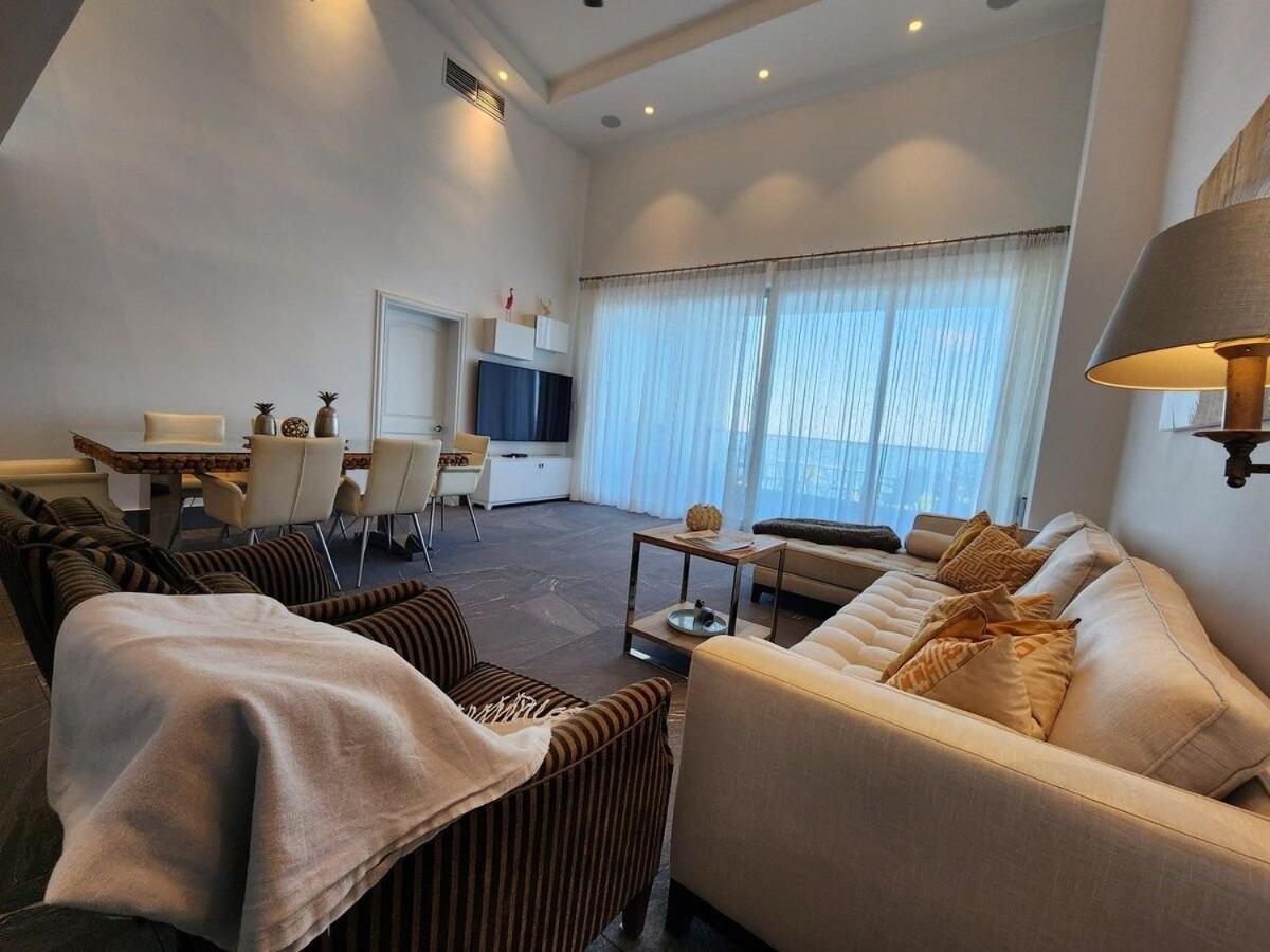 Exclusivos Con Vista A La Playa En Aquamarina, Cap Cana Apartamento