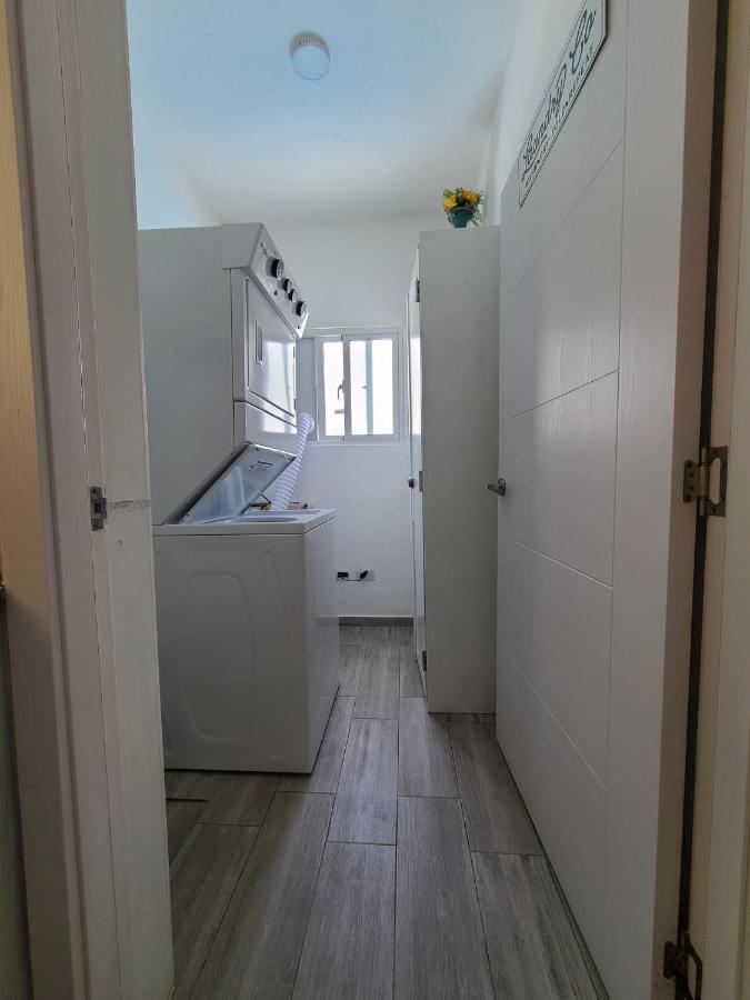 Cozy 2 Bedroom 7 Minutes Walk To Beach. Apartamento