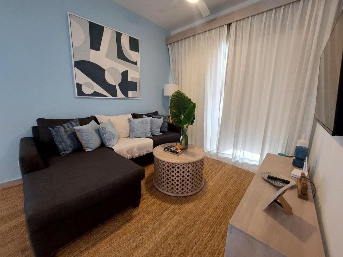 Beach-style 2br Across From Hard Rock Apartamento