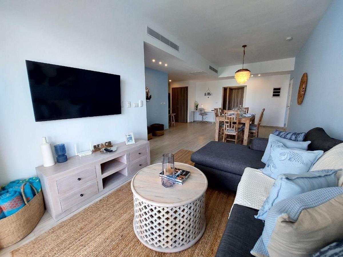 Beach-style 2br Across From Hard Rock Apartamento