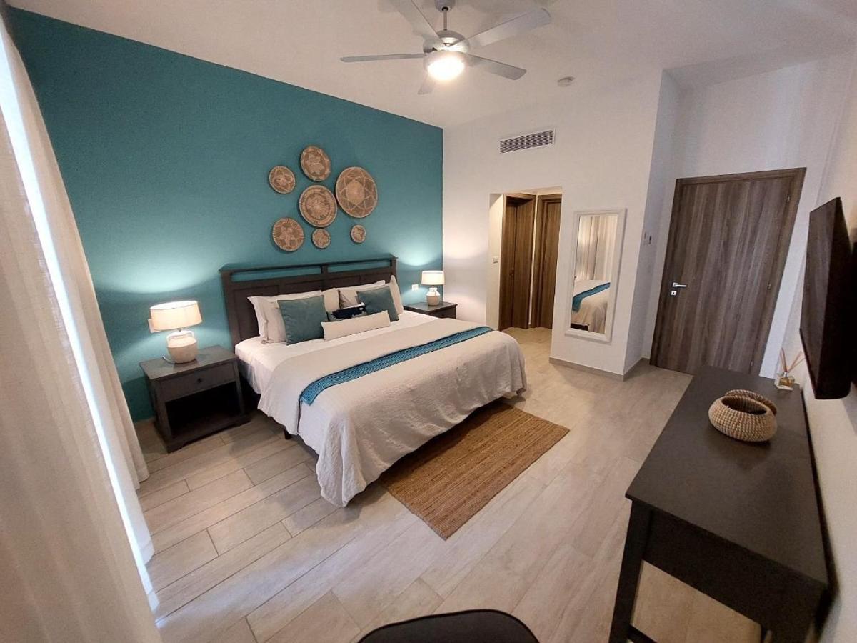 Beach-style 2br Across From Hard Rock