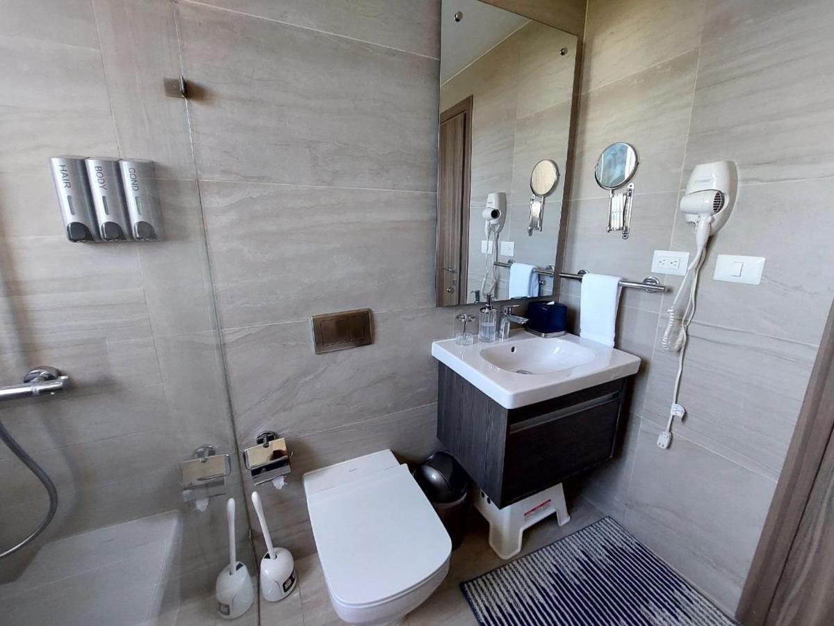 Beach-style 2br Across From Hard Rock Apartamento
