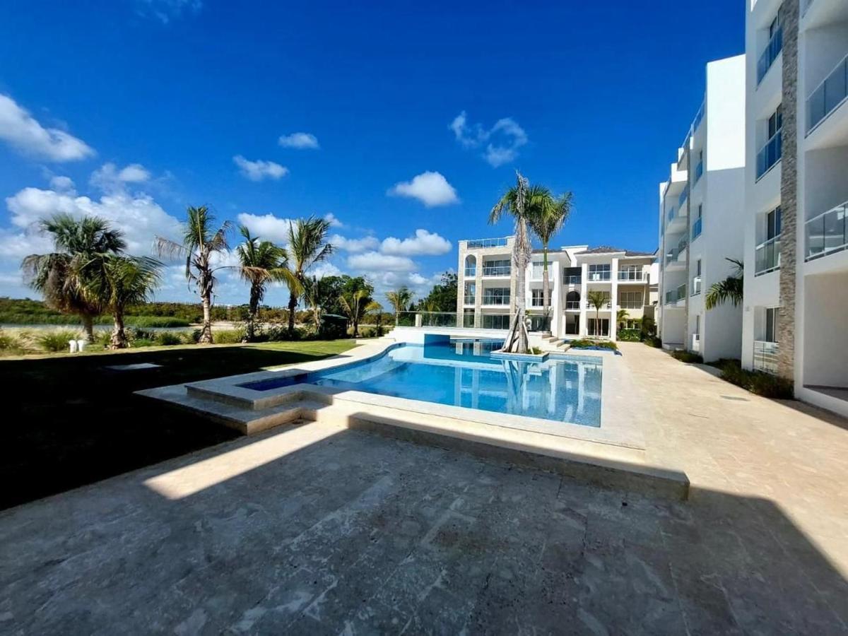 Beach-style 2br Across From Hard Rock *