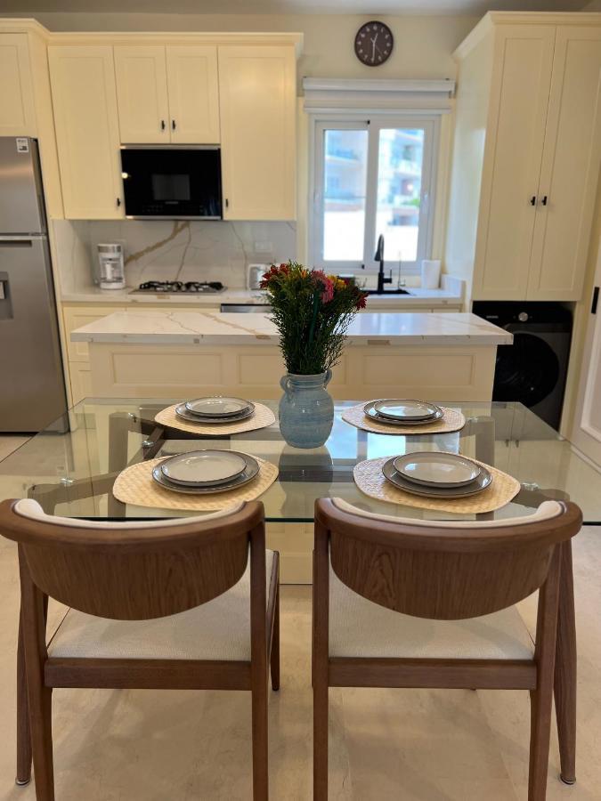 Apartamento Fully Renovated Beachfront 1br In The Gated Stanza Mare Community With A Private Beach, Pool, Onsite Restaurant And Modern Amenities Such As Refrigerator, Dishwasher, Filtered Water, Microwave, Bbq, Washer Dryer, Bamboo Linens, Free Wi-fi