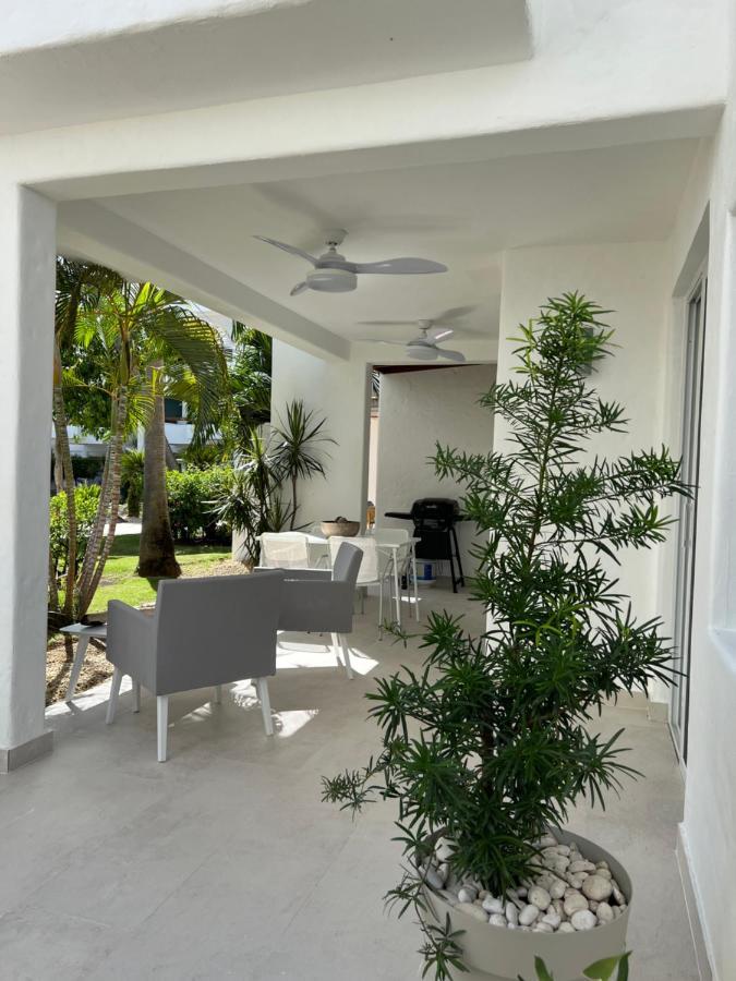 Apartamento Fully Renovated Beachfront 1br In The Gated Stanza Mare Community With A Private Beach, Pool, Onsite Restaurant And Modern Amenities Such As Refrigerator, Dishwasher, Filtered Water, Microwave, Bbq, Washer Dryer, Bamboo Linens, Free Wi-fi *