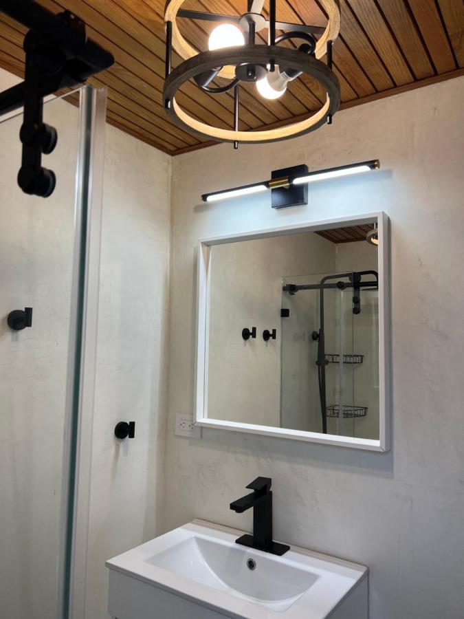 Fully Renovated Beachfront 1br In The Gated Stanza Mare Community With A Private Beach, Pool, Onsite Restaurant And Modern Amenities Such As Refrigerator, Dishwasher, Filtered Water, Microwave, Bbq, Washer Dryer, Bamboo Linens, Free Wi-fi Apartamento