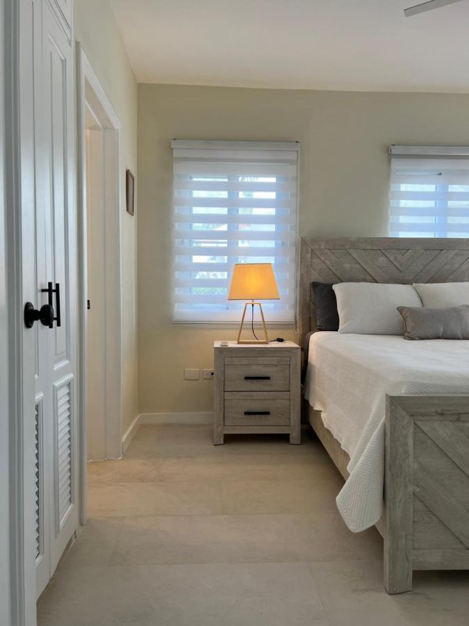 Apartamento Fully Renovated Beachfront 1br In The Gated Stanza Mare Community With A Private Beach, Pool, Onsite Restaurant And Modern Amenities Such As Refrigerator, Dishwasher, Filtered Water, Microwave, Bbq, Washer Dryer, Bamboo Linens, Free Wi-fi