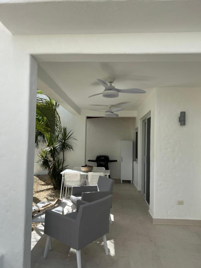 Apartamento Fully Renovated Beachfront 1br In The Gated Stanza Mare Community With A Private Beach, Pool, Onsite Restaurant And Modern Amenities Such As Refrigerator, Dishwasher, Filtered Water, Microwave, Bbq, Washer Dryer, Bamboo Linens, Free Wi-fi Punta Cana