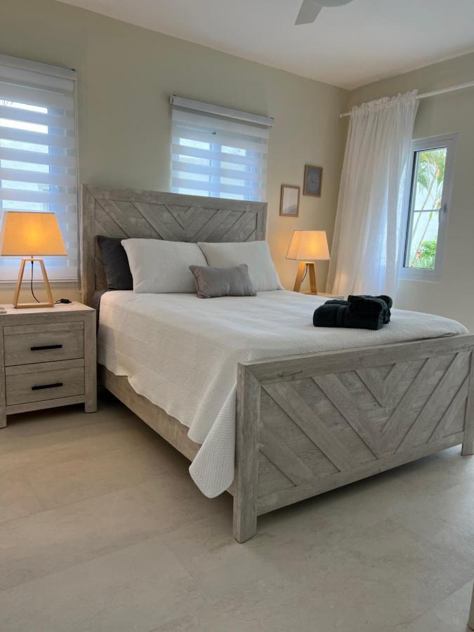 Apartamento Fully Renovated Beachfront 1br In The Gated Stanza Mare Community With A Private Beach, Pool, Onsite Restaurant And Modern Amenities Such As Refrigerator, Dishwasher, Filtered Water, Microwave, Bbq, Washer Dryer, Bamboo Linens, Free Wi-fi *