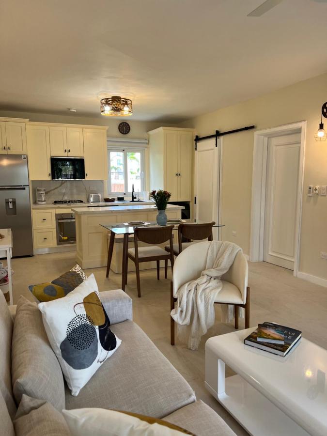 Apartamento Fully Renovated Beachfront 1br In The Gated Stanza Mare Community With A Private Beach, Pool, Onsite Restaurant And Modern Amenities Such As Refrigerator, Dishwasher, Filtered Water, Microwave, Bbq, Washer Dryer, Bamboo Linens, Free Wi-fi *
