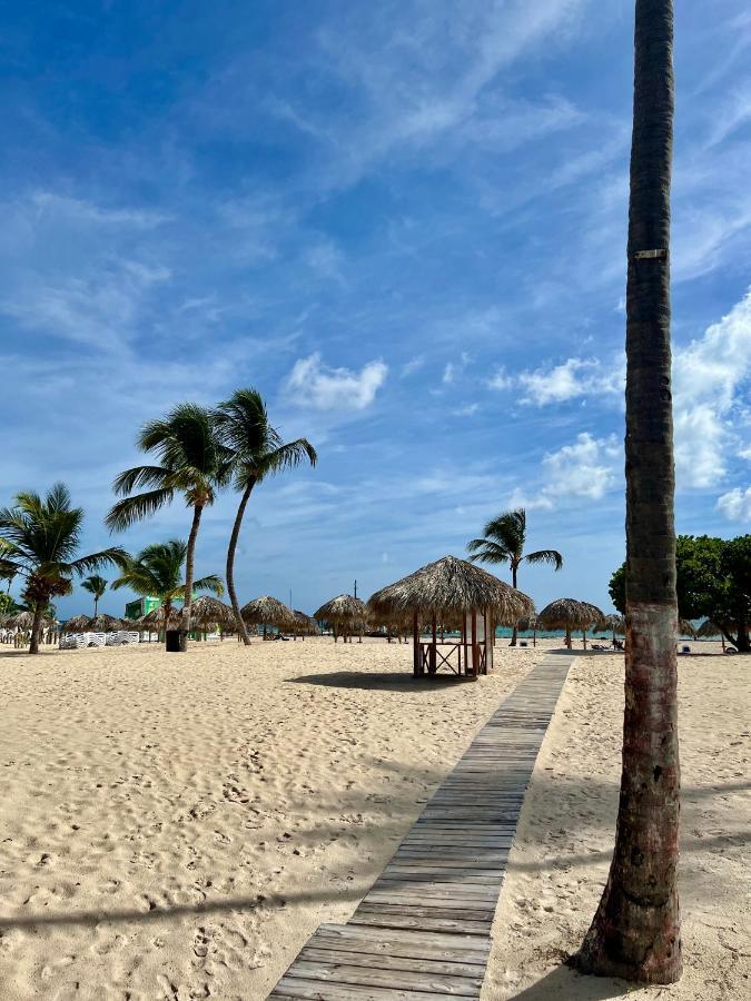 Fully Renovated Beachfront 1br In The Gated Stanza Mare Community With A Private Beach, Pool, Onsite Restaurant And Modern Amenities Such As Refrigerator, Dishwasher, Filtered Water, Microwave, Bbq, Washer Dryer, Bamboo Linens, Free Wi-fi Apartamento