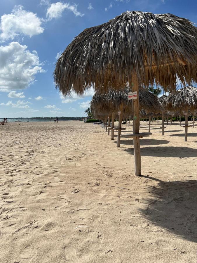 Apartamento Fully Renovated Beachfront 1br In The Gated Stanza Mare Community With A Private Beach, Pool, Onsite Restaurant And Modern Amenities Such As Refrigerator, Dishwasher, Filtered Water, Microwave, Bbq, Washer Dryer, Bamboo Linens, Free Wi-fi