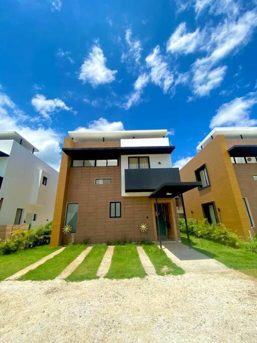 Villa En Punta Cana, Pilier