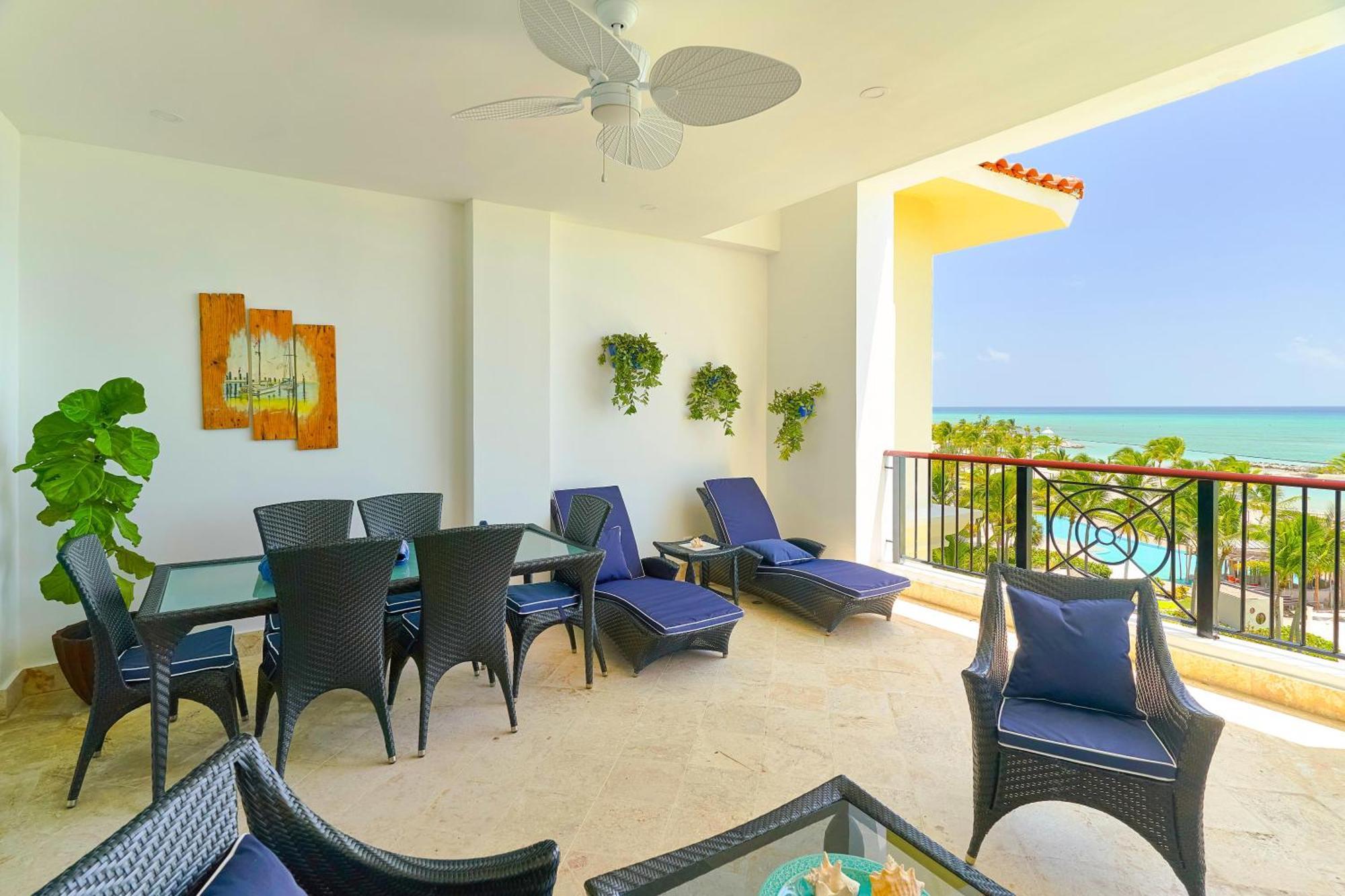 Stunning Beachfront Pent-house At Cap Cana, *
