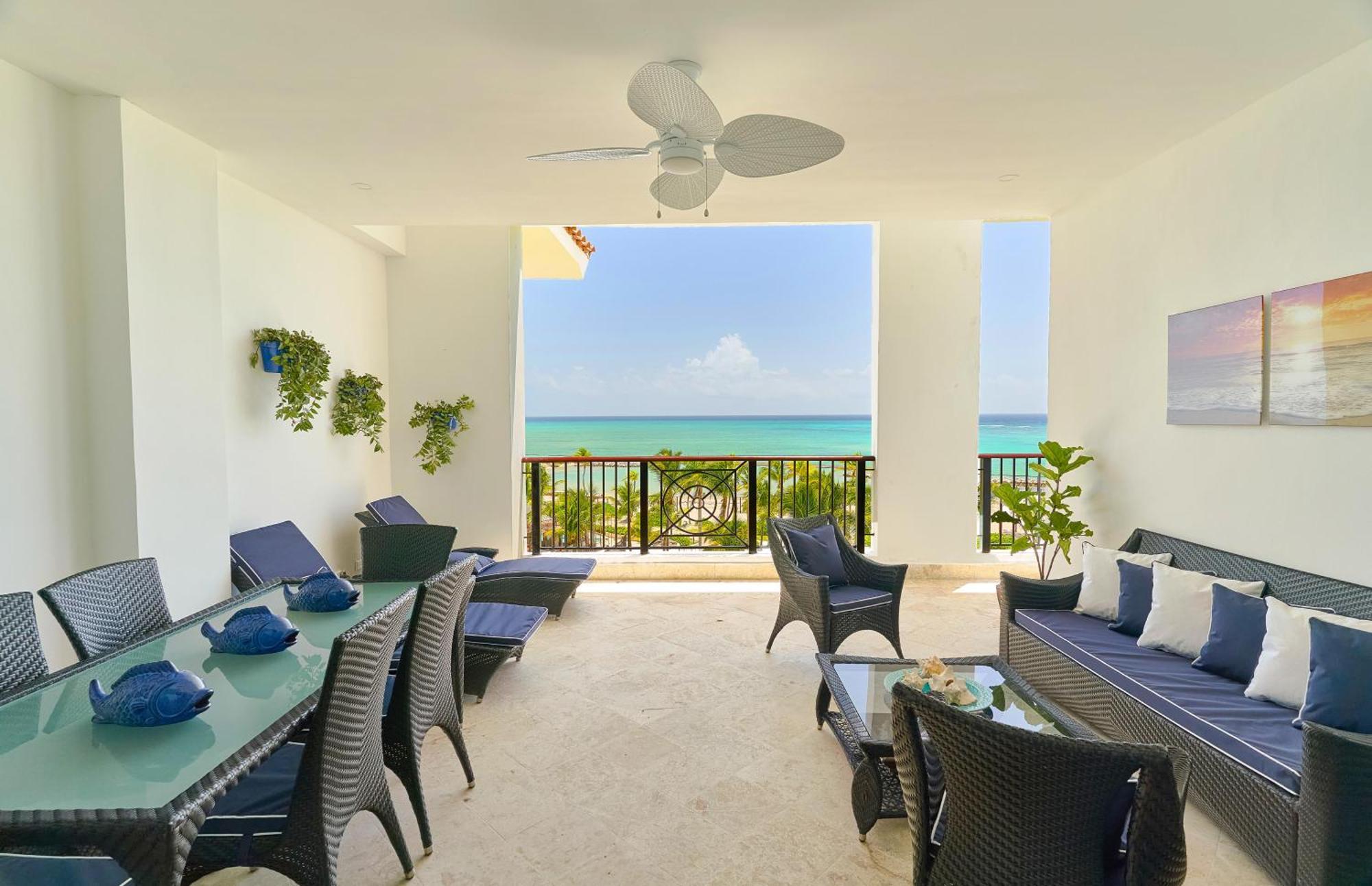 Stunning Beachfront Pent-house At Cap Cana, Apartamento