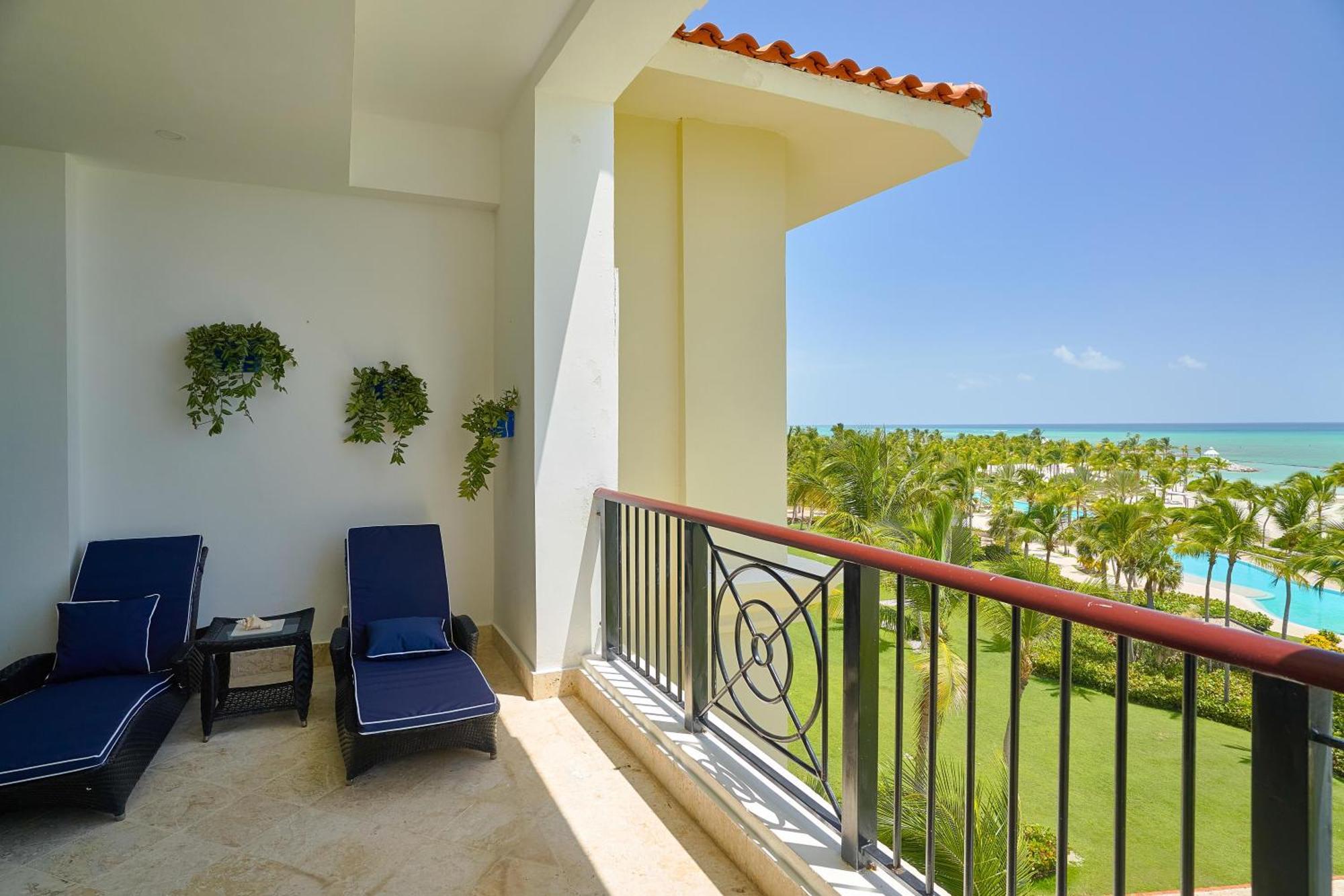 Stunning Beachfront Pent-house At Cap Cana, *