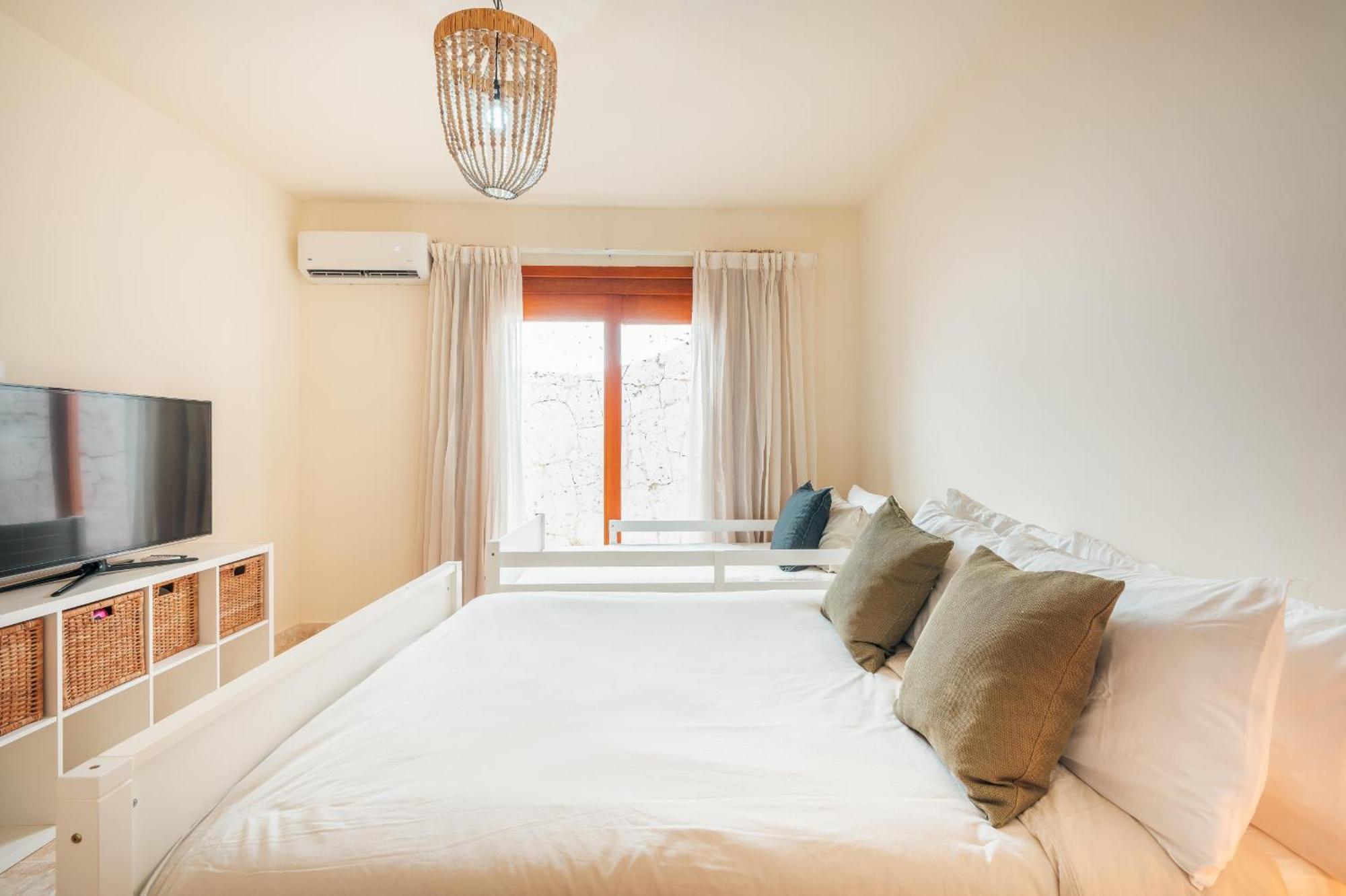 Spacious House At Village With Picuzzi Cb *