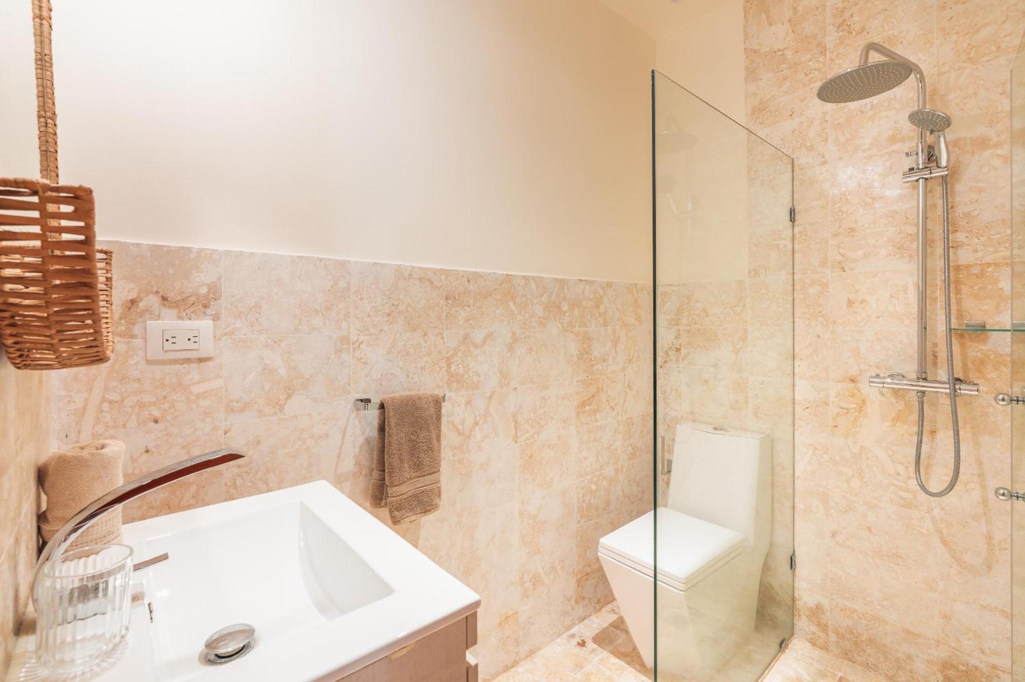 Сasa de vacaciones Spacious House At Village With Picuzzi Cb