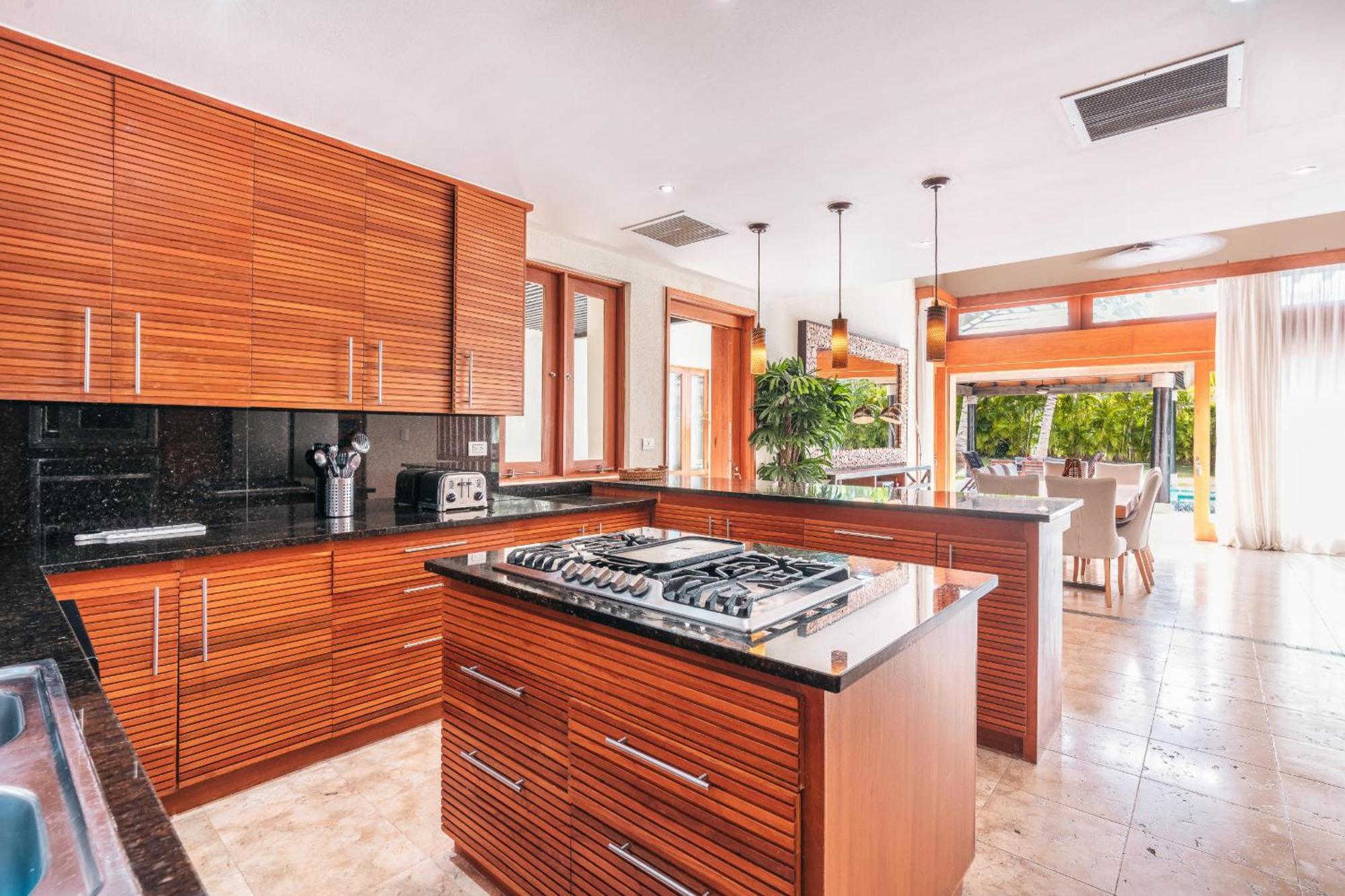 Amazing 5br W Pool At Village A
