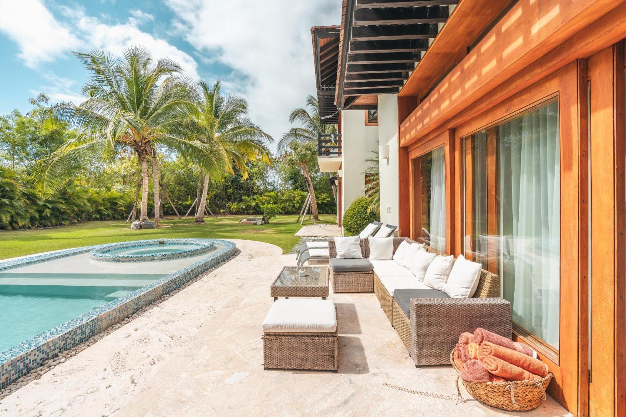 Villa Amazing 5br W Pool At Village A *