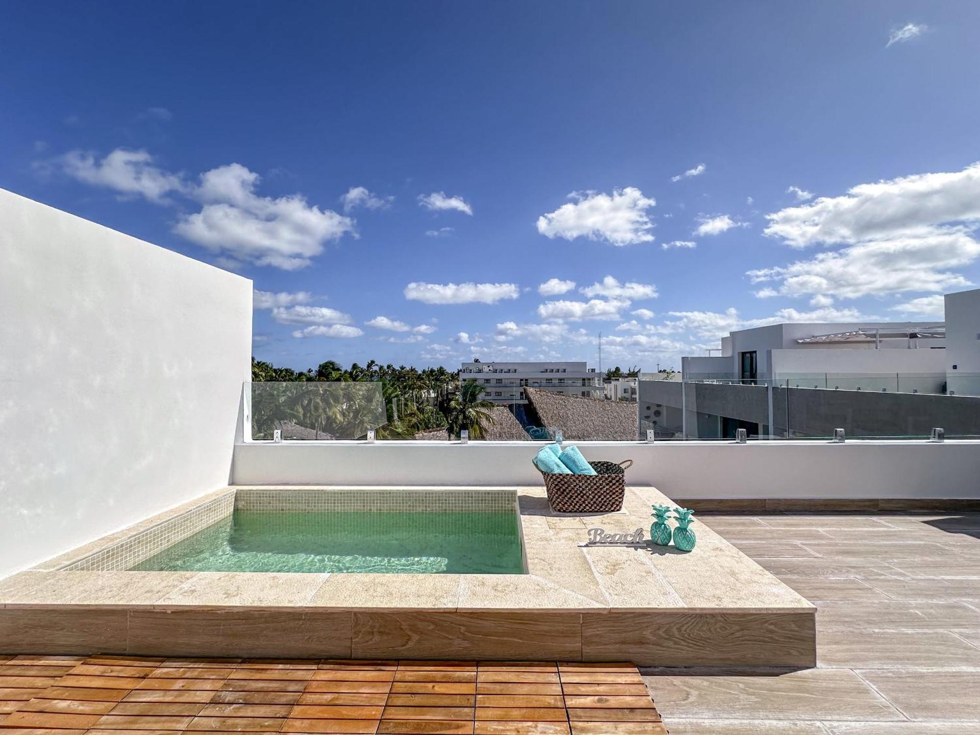 Fantastic New Penthouse W Rooftop Picuzzi *