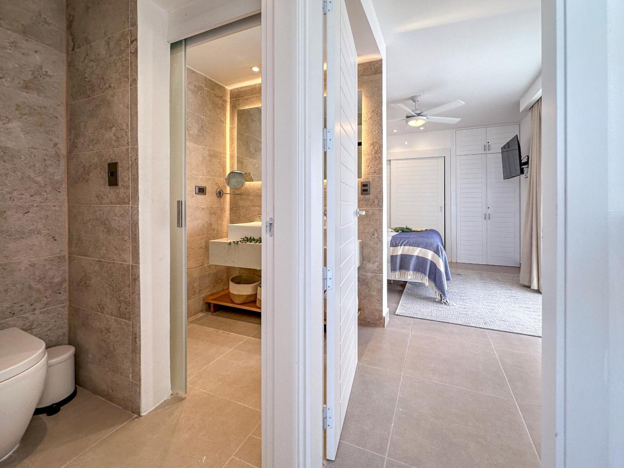 Fantastic New Penthouse W Rooftop Picuzzi *