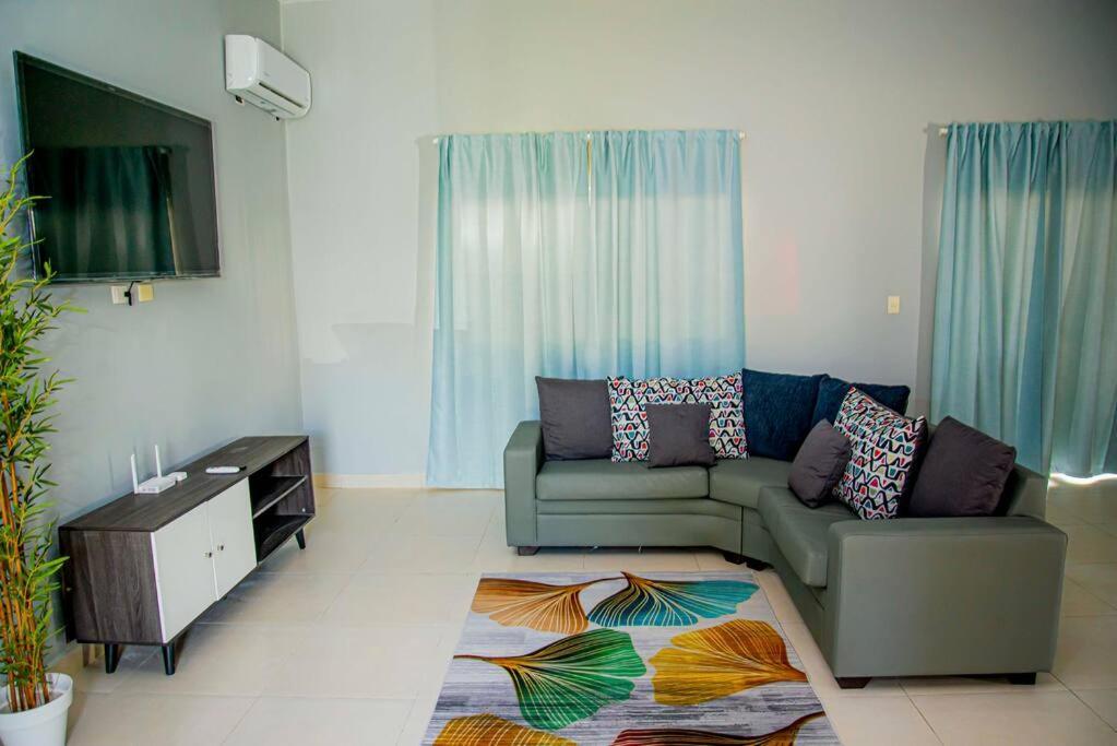 Beautiful Village 3 Bedrooms Furnished Pool Residencial Velero Villa