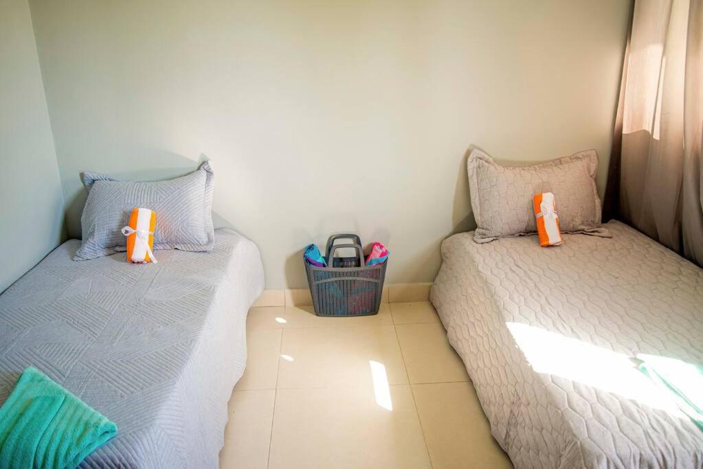 Villa Beautiful Village 3 Bedrooms Furnished Pool Residencial Velero *