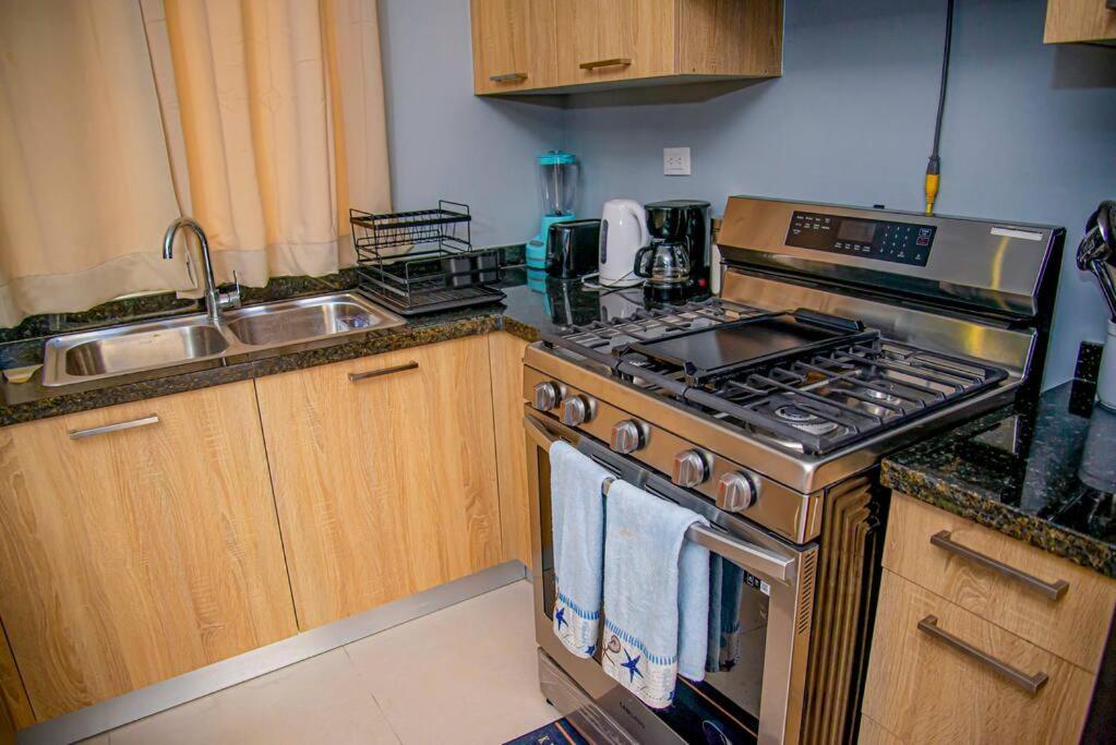 Villa Beautiful Village 3 Bedrooms Furnished Pool Residencial Velero *