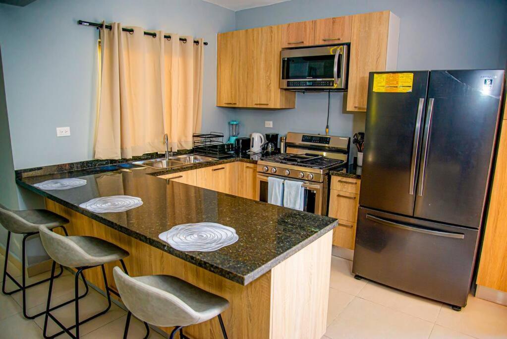 Villa Beautiful Village 3 Bedrooms Furnished Pool Residencial Velero *