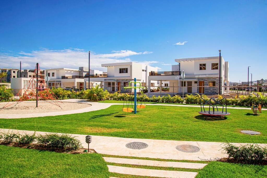 Villa Beautiful Village 3 Bedrooms Furnished Pool Residencial Velero *
