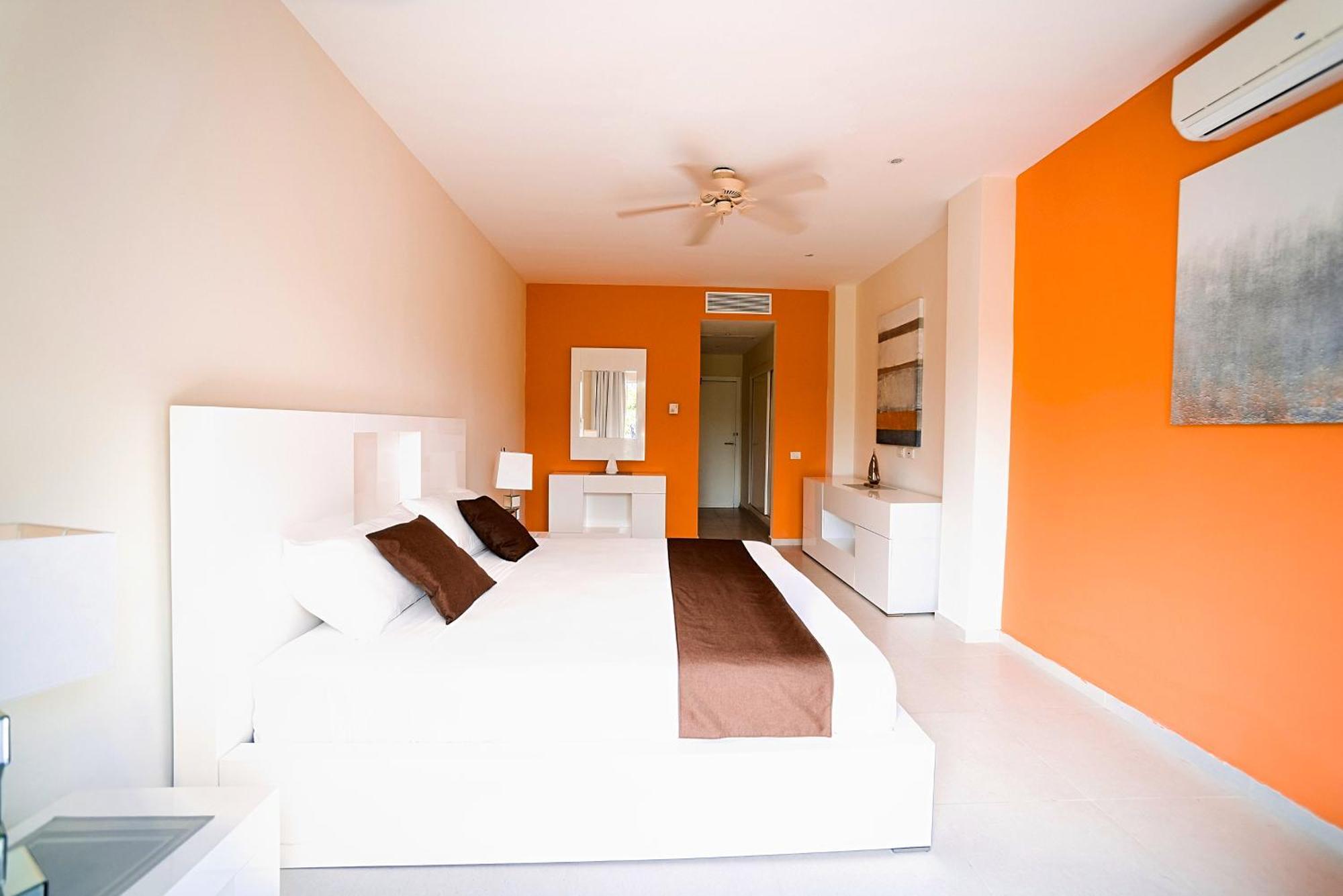 Luxury Iberosta Del Mar - 4bdr, Private Beach, Pool & Jacuzzi * Punta Cana