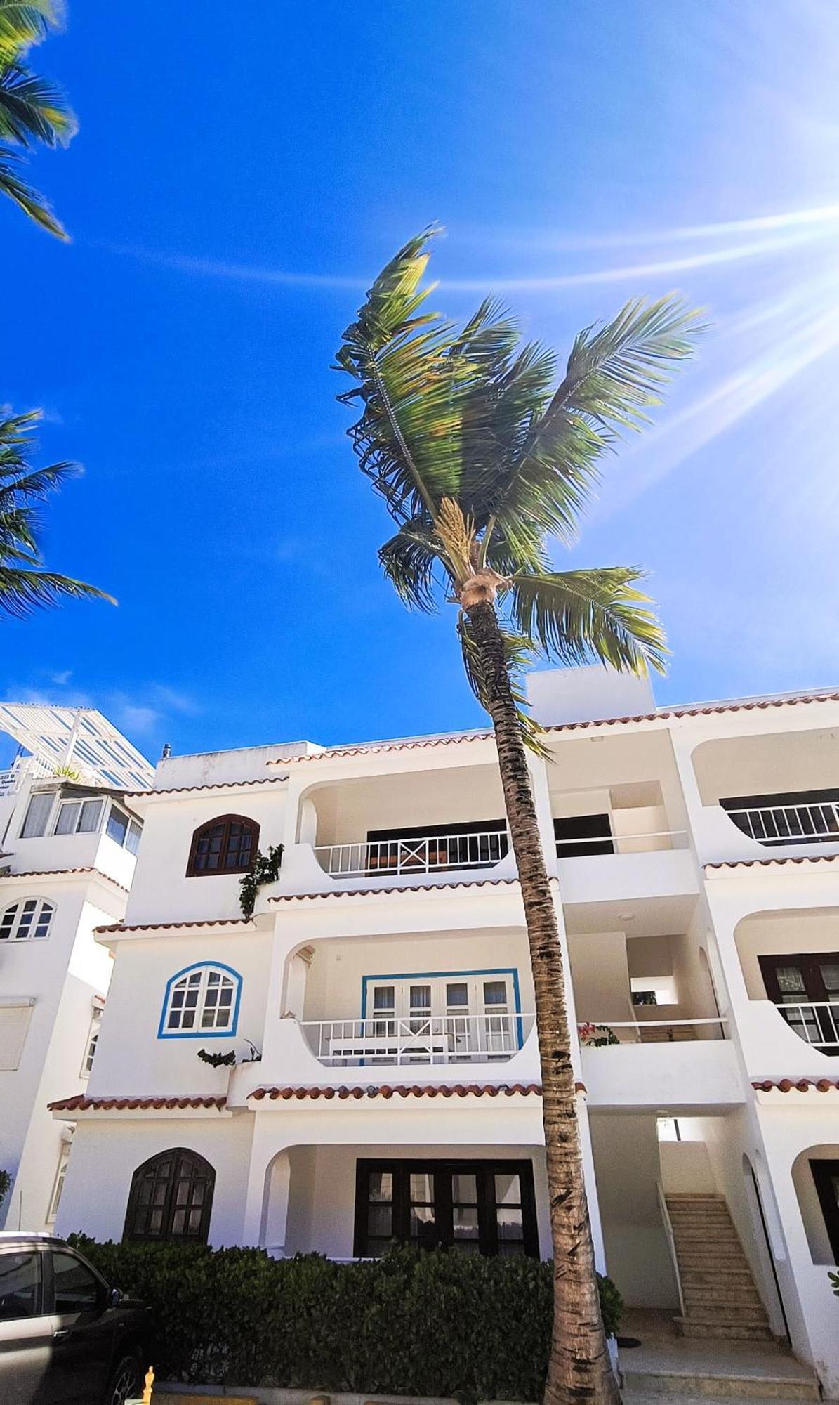 Flor Del Mar Beachfront Apartahotel