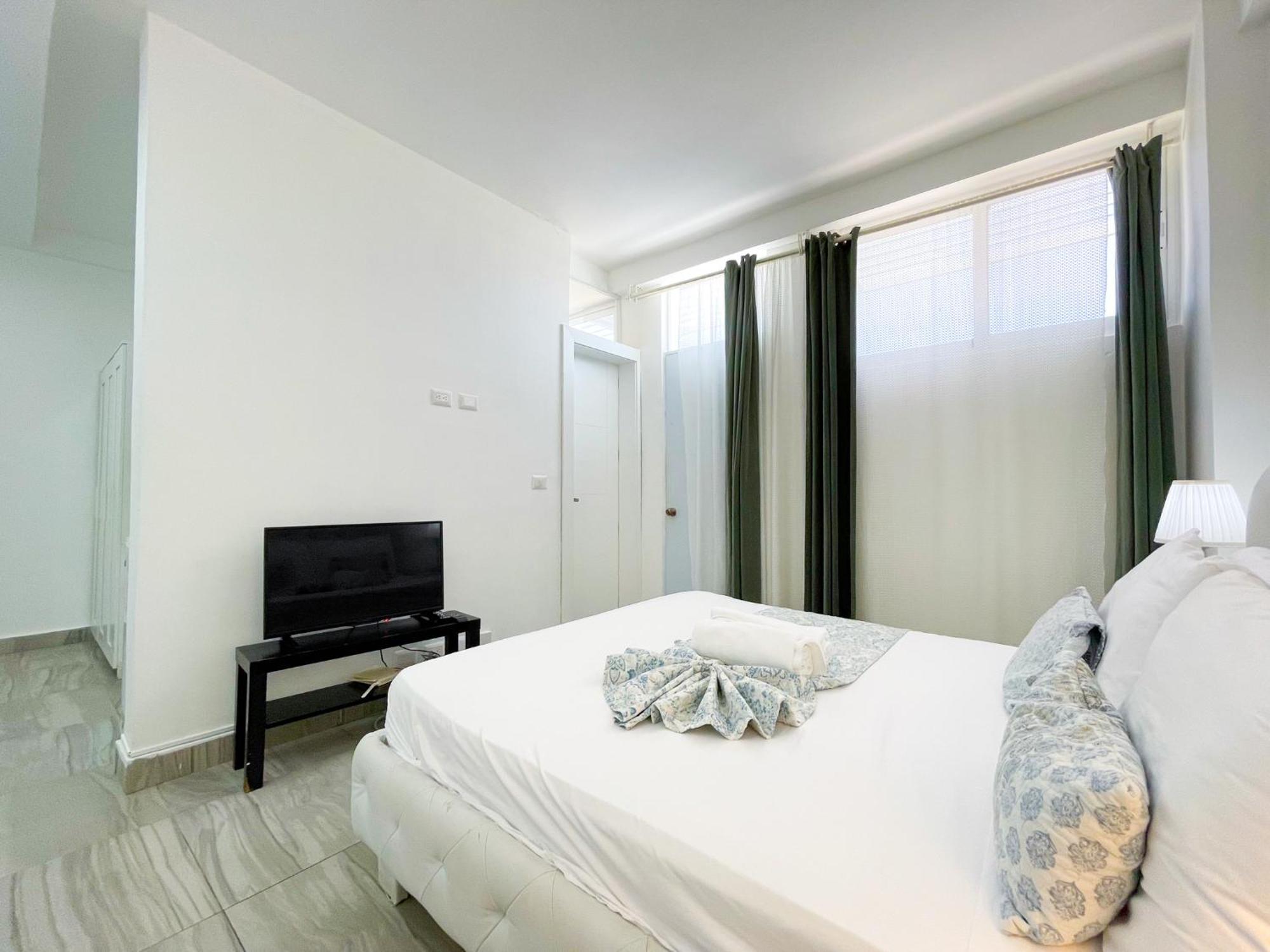 Hotel Rooftop Pool Ducassi Tropicana Studio Suites Deluxe Club &