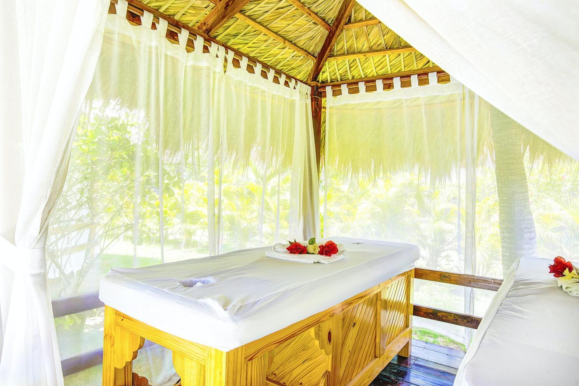 Tropicana Deluxe Beach Club And Pool - Playa Los Corales
