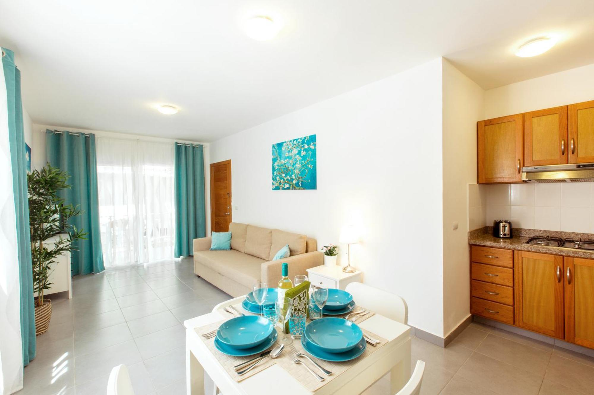 Tropicana Deluxe Beach Club And Pool - Playa Los Corales Hotel