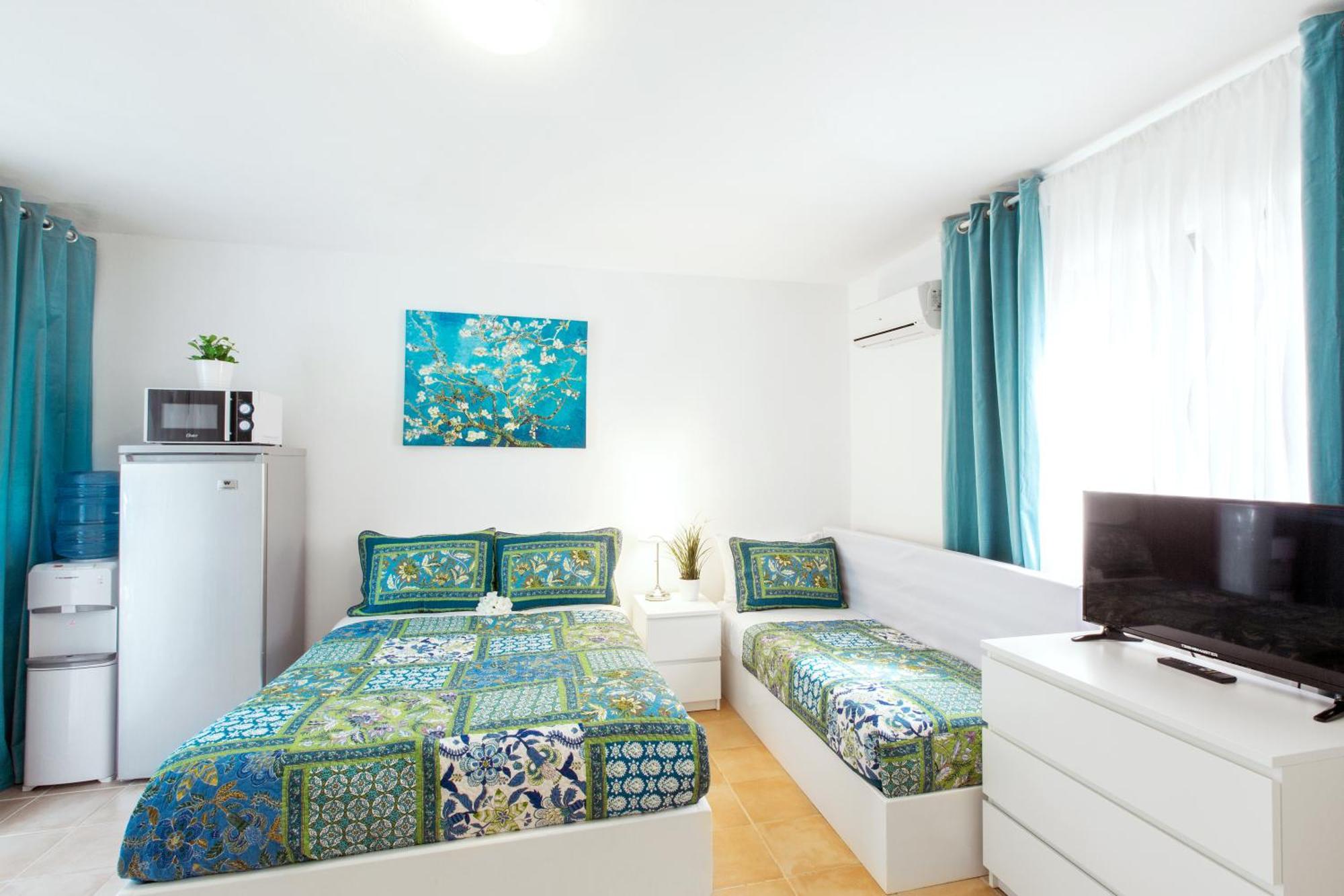 Tropicana Deluxe Beach Club And Pool - Playa Los Corales Hotel